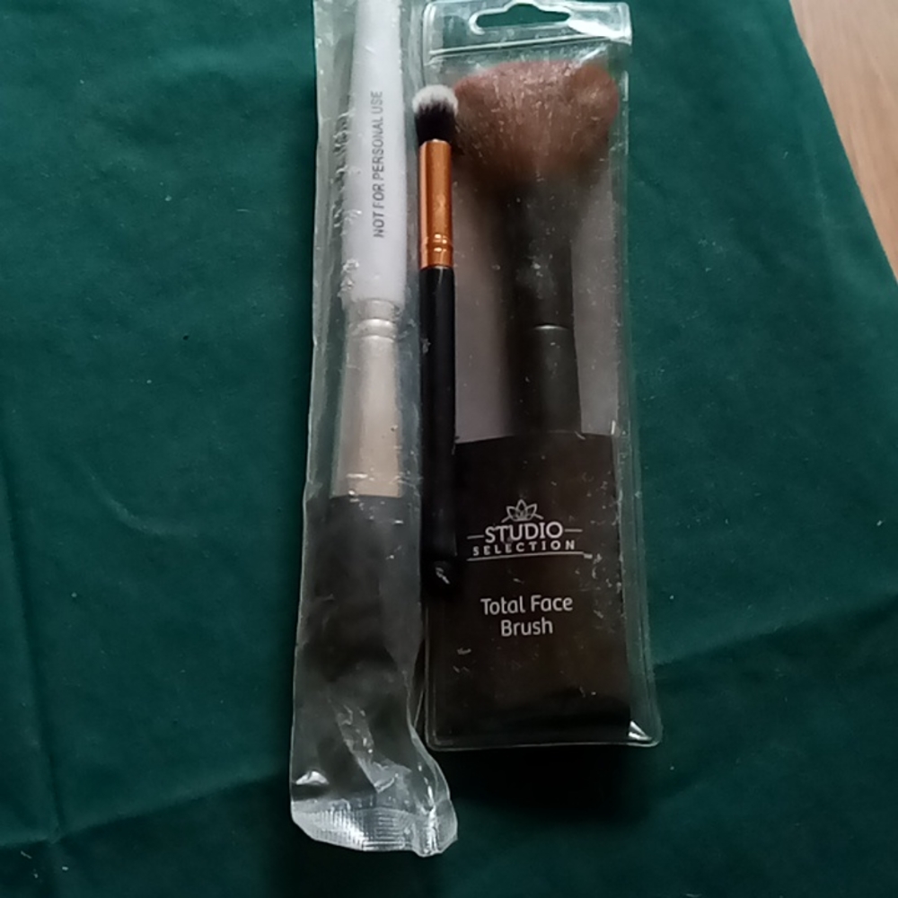 Makeup - Picture 7 of 7